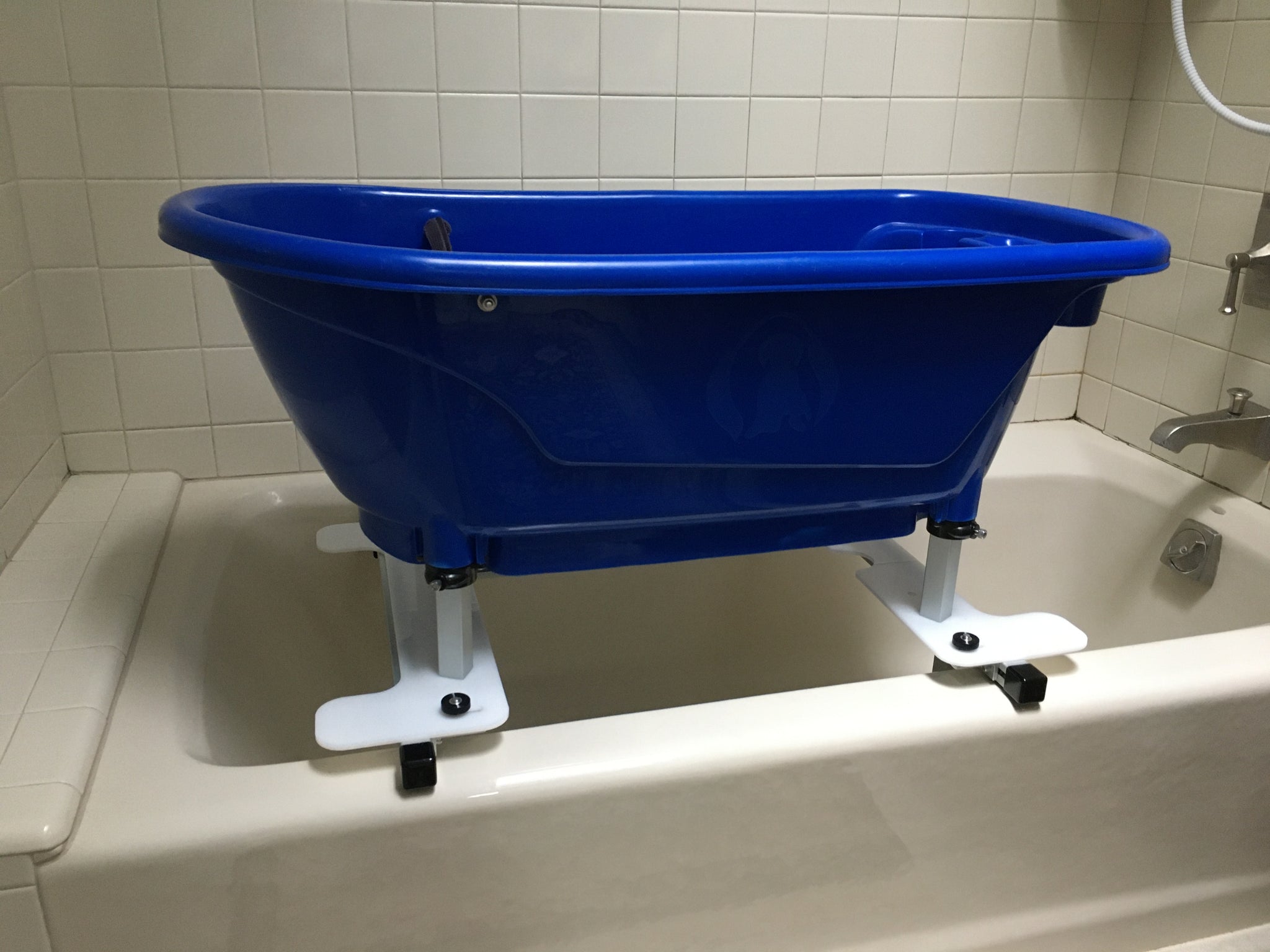 Flying pig shop dog bath tub